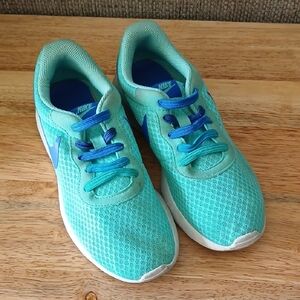 Nike Women's Sneakers in Teal and Blue